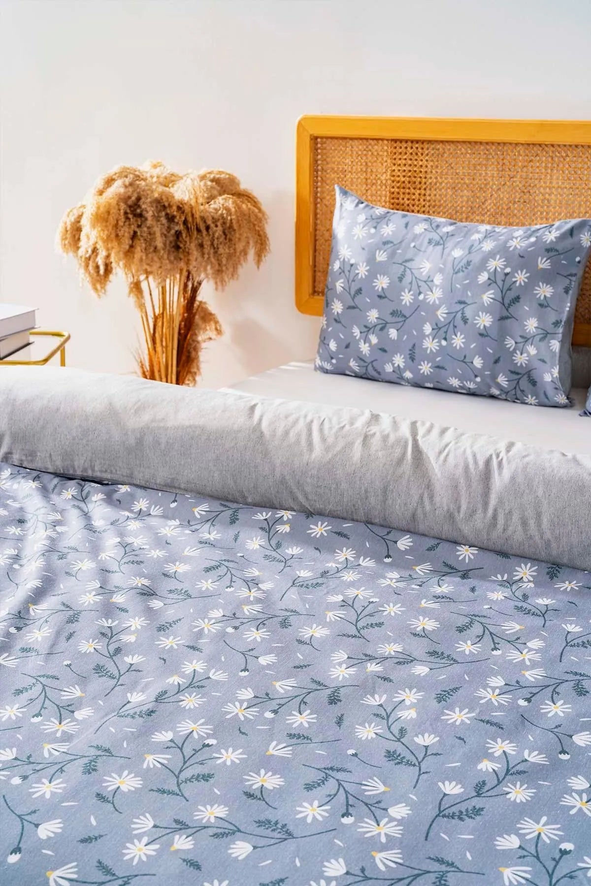 Gray Daisies Polycotton Double Size Duvet Cover Set, Zipper, 200×215 cm, 3-Piece